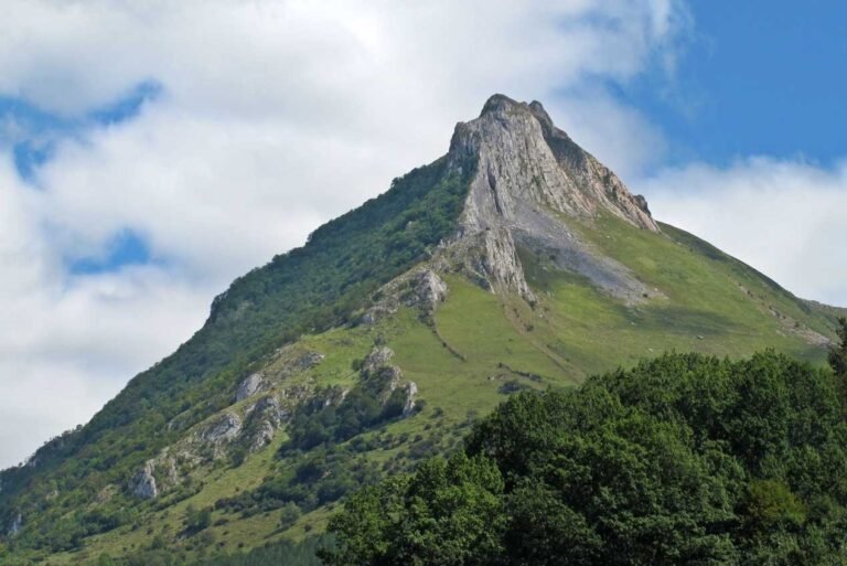País Basc: senderisme i gastronomia. Txindoki desde Larraitz.